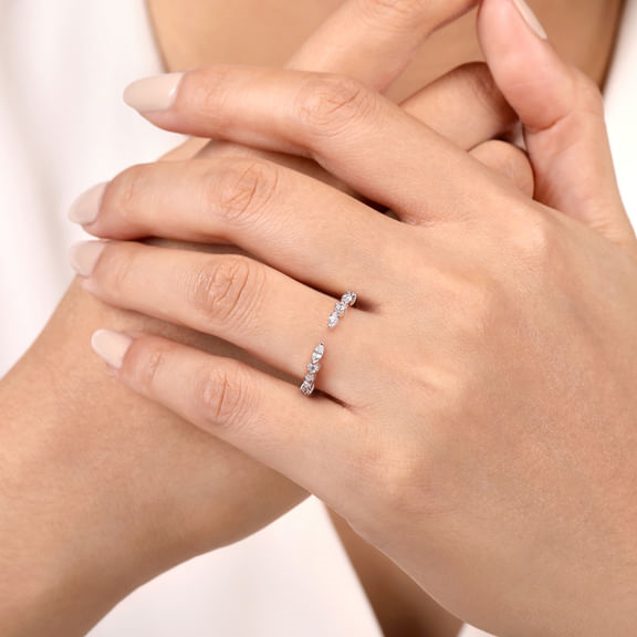 DIAMOND WEDDING BAND