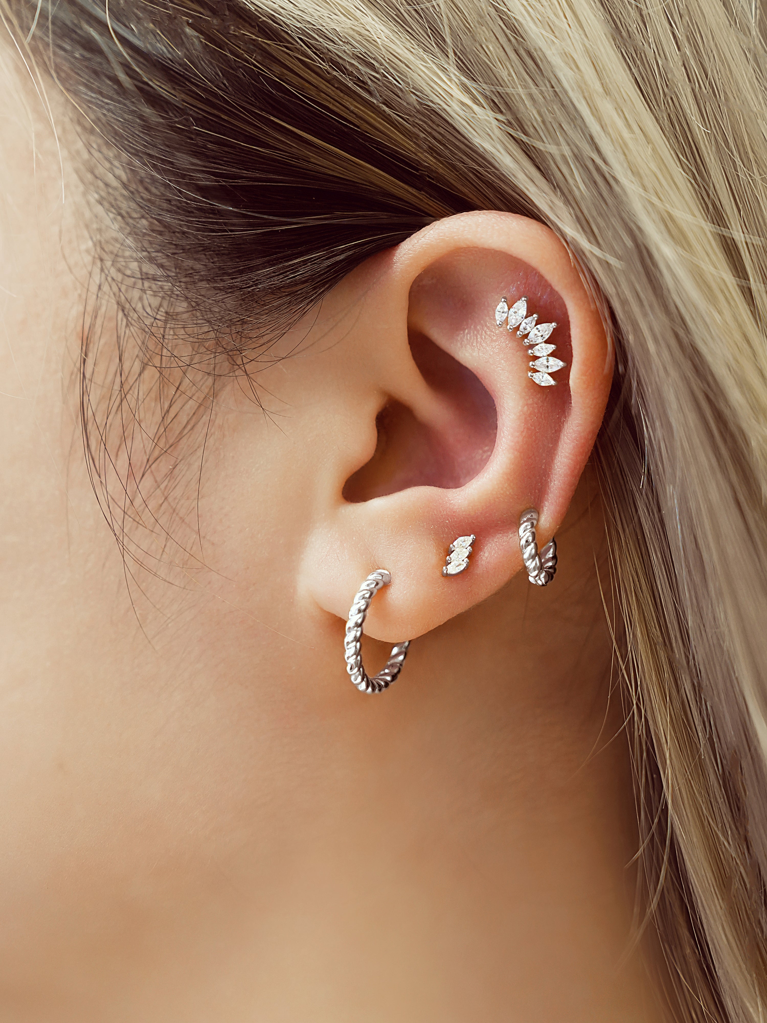 SILVER TEXTURE MEDIUM HUGGIE HOOP EARRINGS