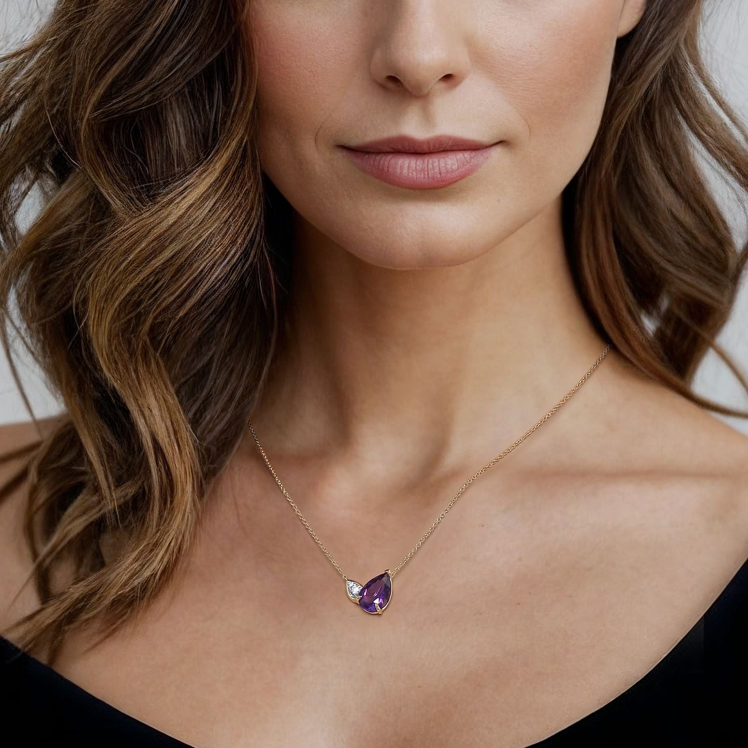 14 KARAT WHITE AND YELLOW GOLD DIAMOND AND AMETHYST PENDANT NECKLACE