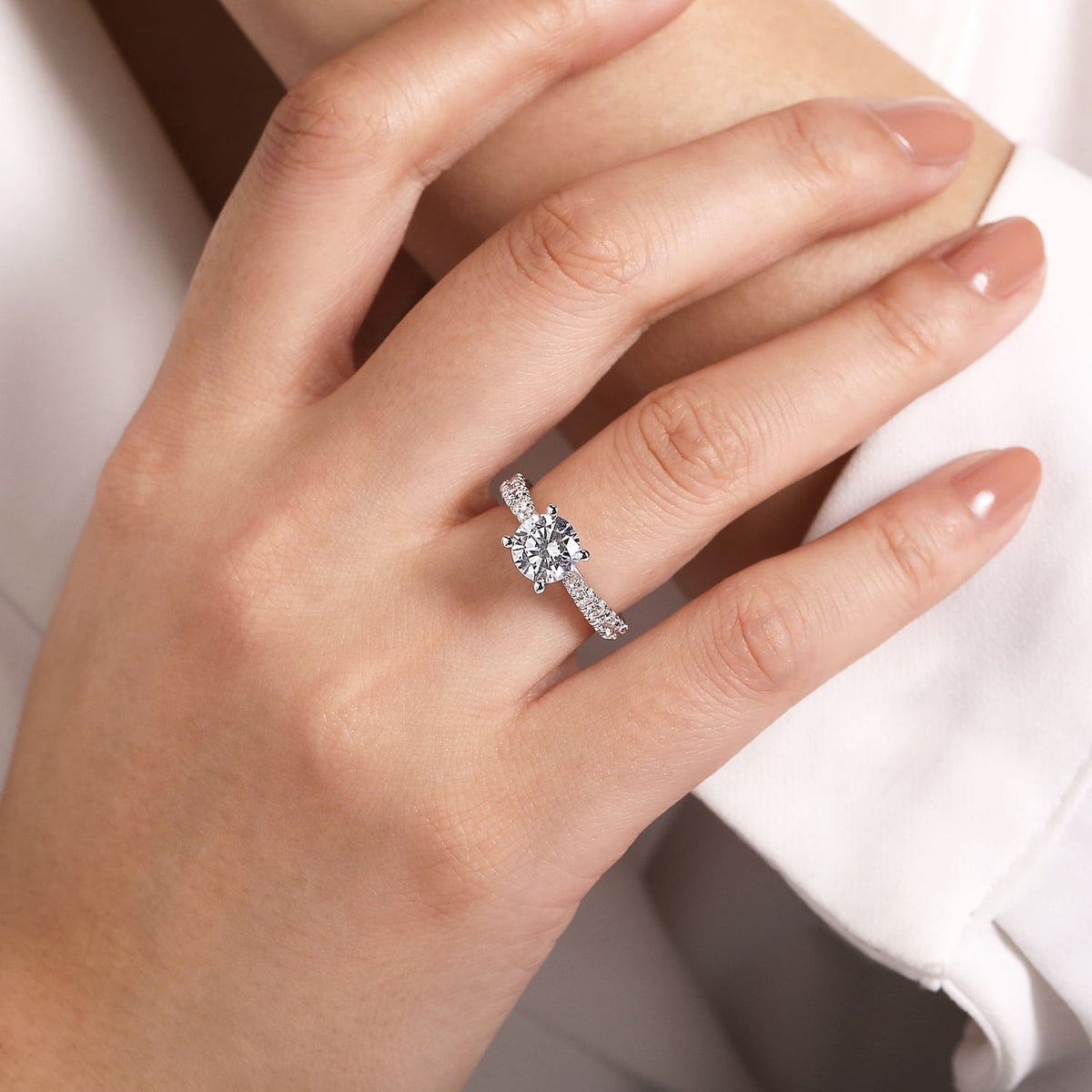14K WHITE GOLD ROUND DIAMOND ENGAGEMENT RING