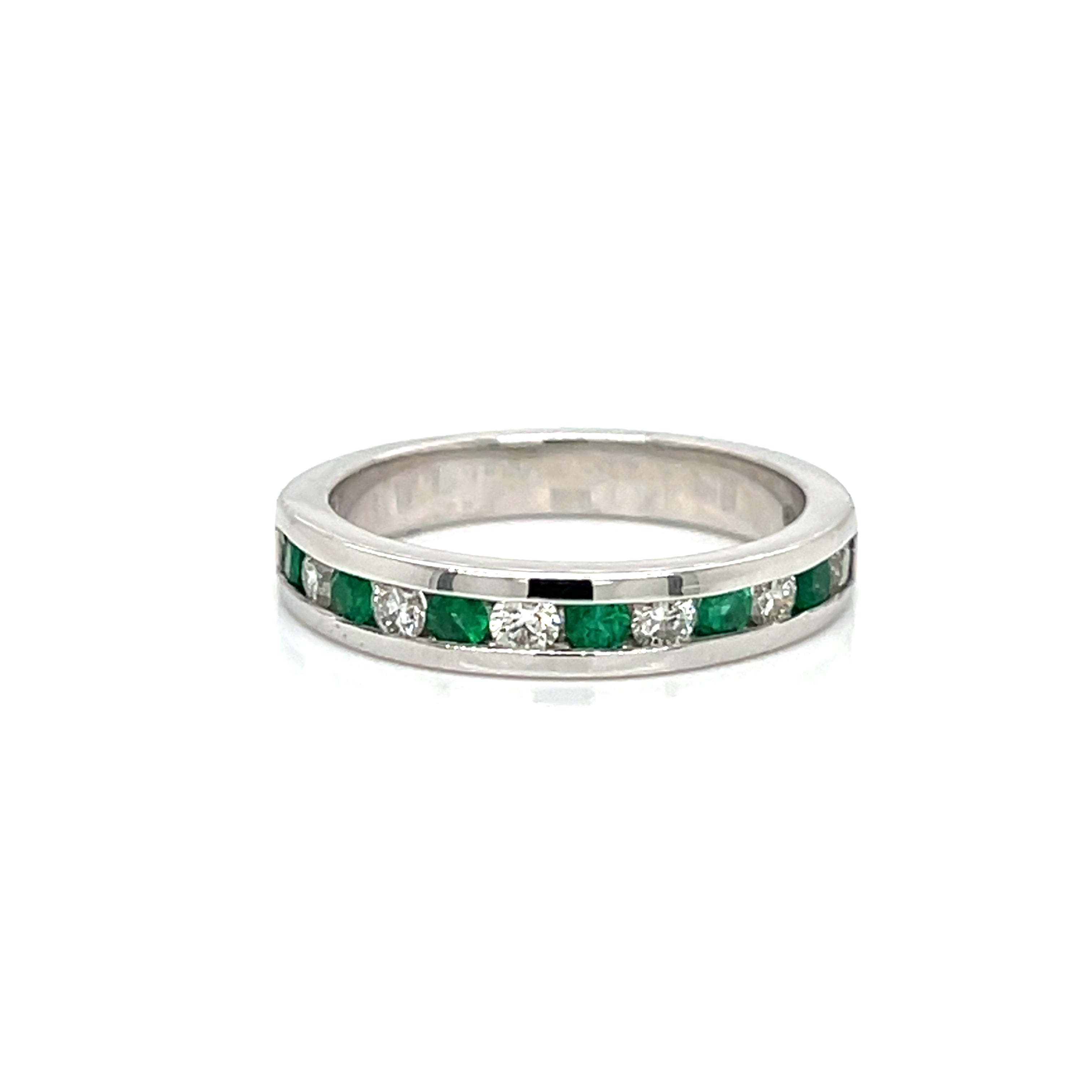 DIAMOND AND EMERALD RING
