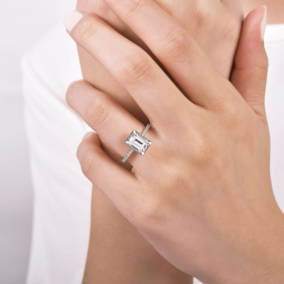 DIAMOND ENGAGEMENT RING