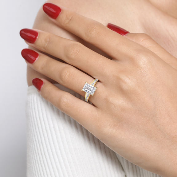 DIAMOND ENGAGEMENT RING