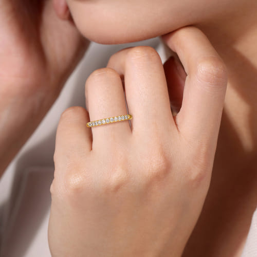 14 KARAT YELLOW GOLD 11 STONE FRENCH PAVE DIAMOND WEDDING BAND
