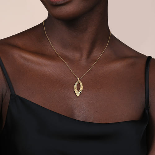 14 KARAT YELLOW PLAIN GOLD AUGMENTED MARQUISE SHAPE DIAMOND CUT PENDANT NECKLACE