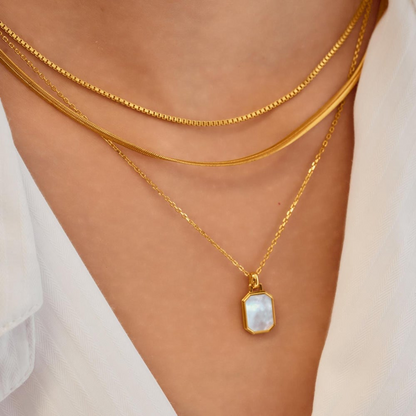 GOOLD SQUARE MOTHER-OF-PEARL NECKLACE