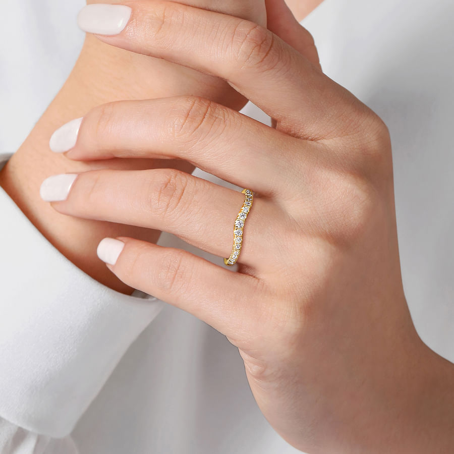 CURVED-14K YELLOW GOLD DIAMOND ANNIVERSARY BAND