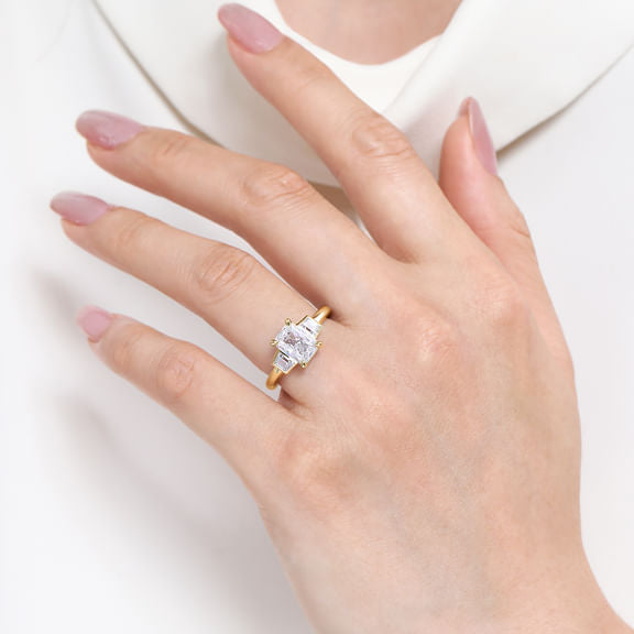 DIAMOND ENGAGEMENT RING