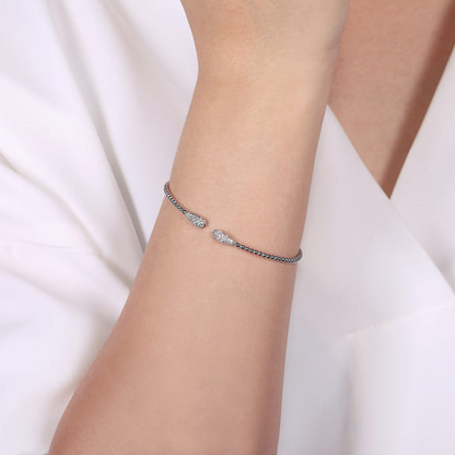 Lady's Bracelet 14 Karat White