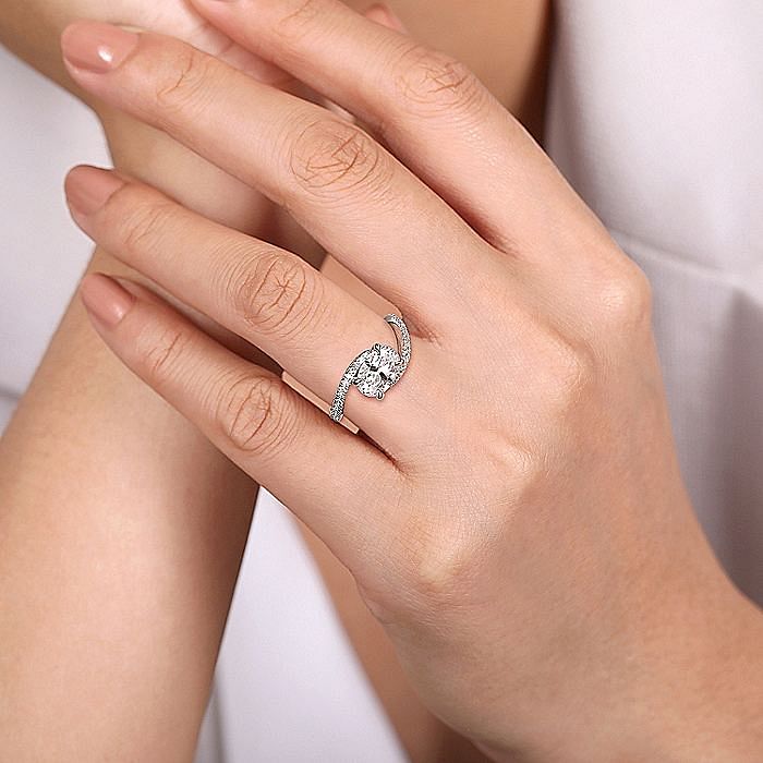 14KW OVAL BYPASS ENGAGEMENT RING