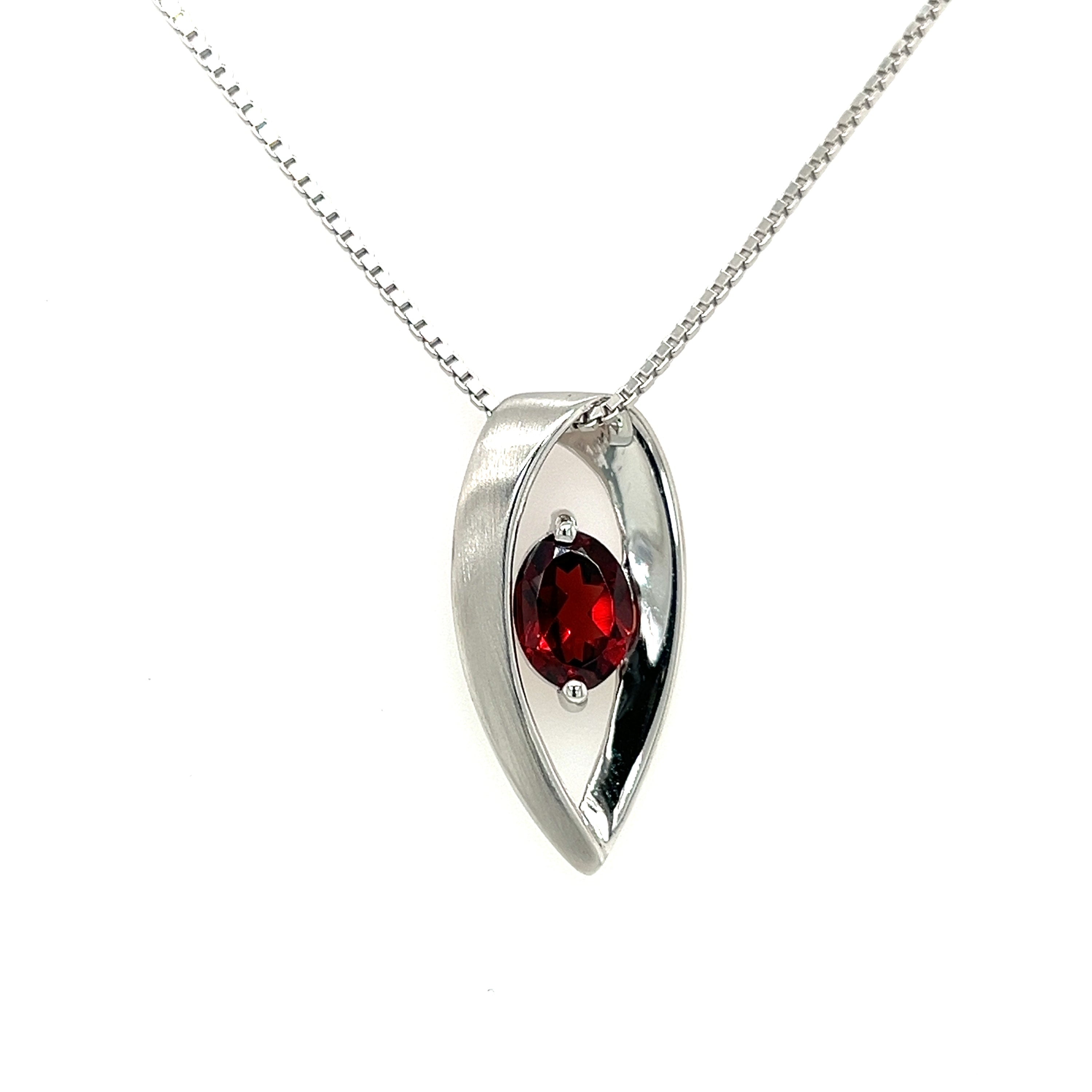 SS MOZAMBIQUE GARNET PENDANT